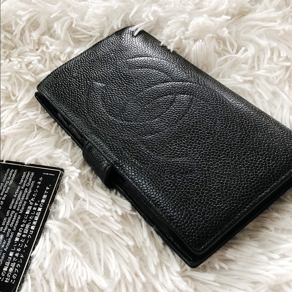CHANEL Handbags - Timeless Vintage Chanel Caviar Purse Wallet